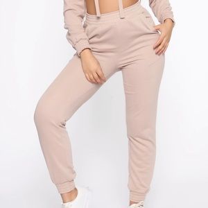 Fashion Nova “give it a rest” jogger in taupe. NWT. Size small